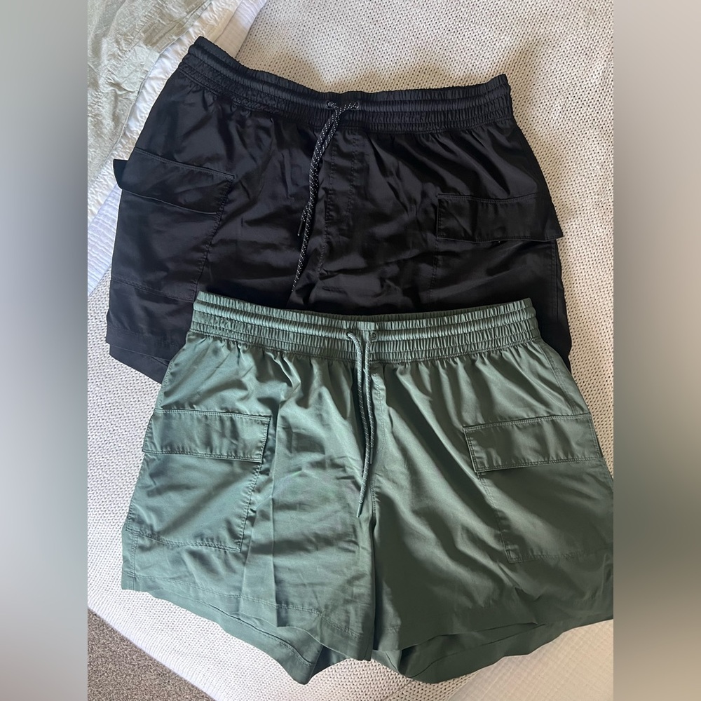 Old Navy Women's Black and Green Athletic Shorts